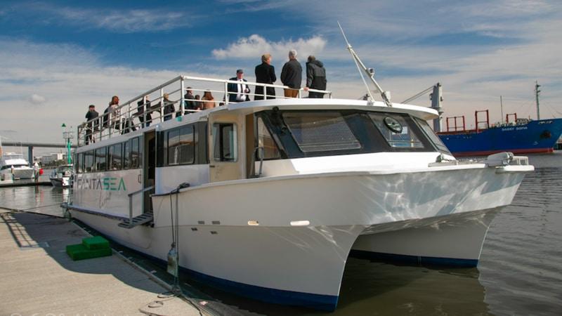 Gather a group of friends and jump onboard a luxury limo style catamaran for a prestigious cruise along Melbourne's spectacular harbour, just minutes from the city centre.